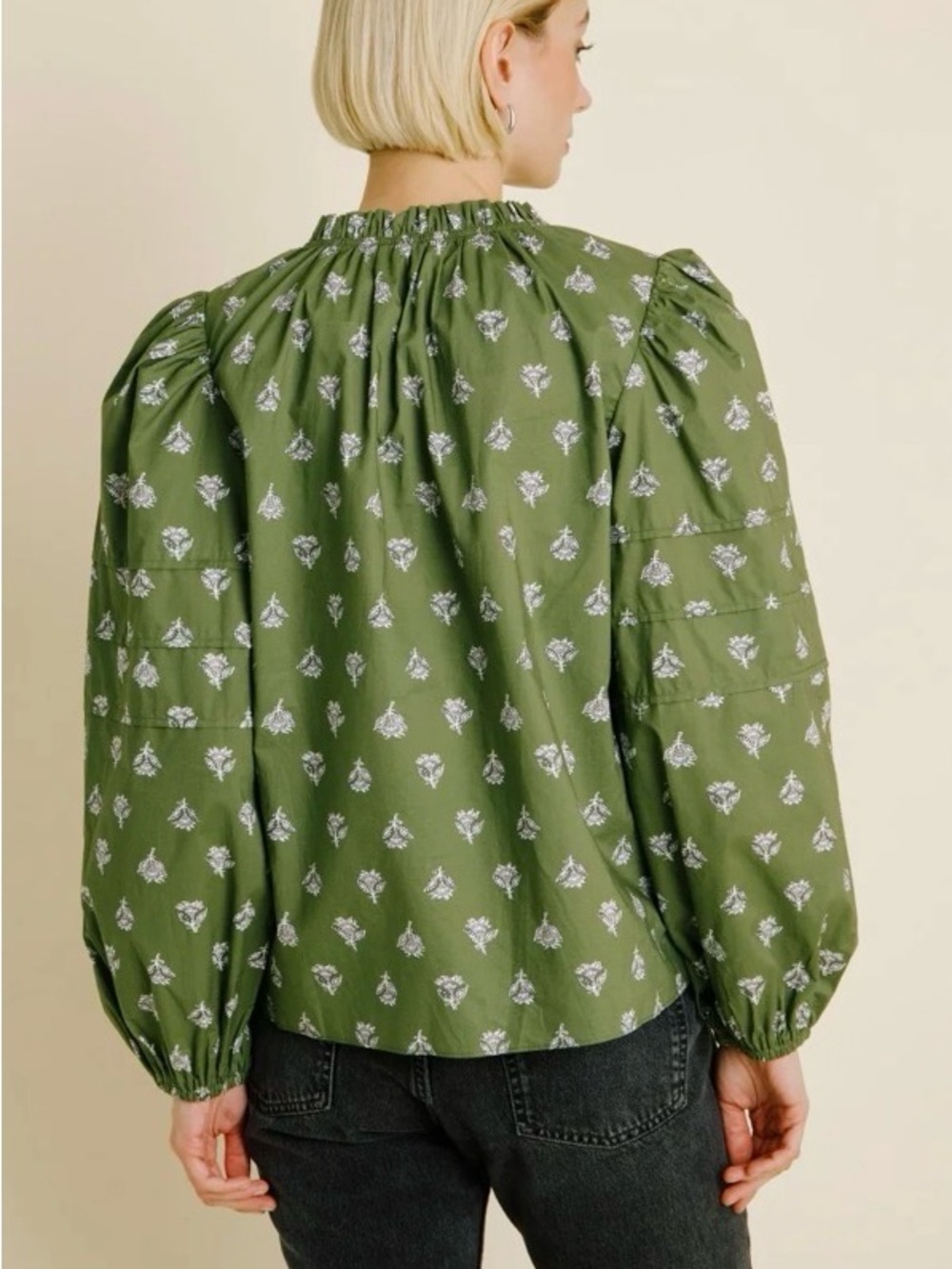 AUREUM Green Floral Ruffled-Neck Puff Sleeve Blouse - Picture 3 of 7